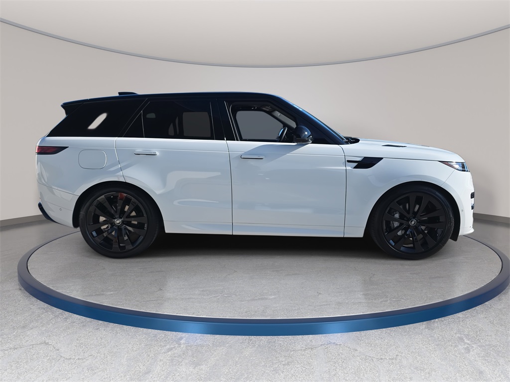 2025 Land Rover Range Rover Sport SE photo 3