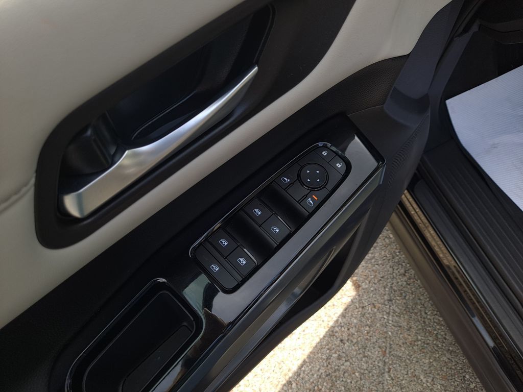 2024 Nissan Pathfinder SL photo 12