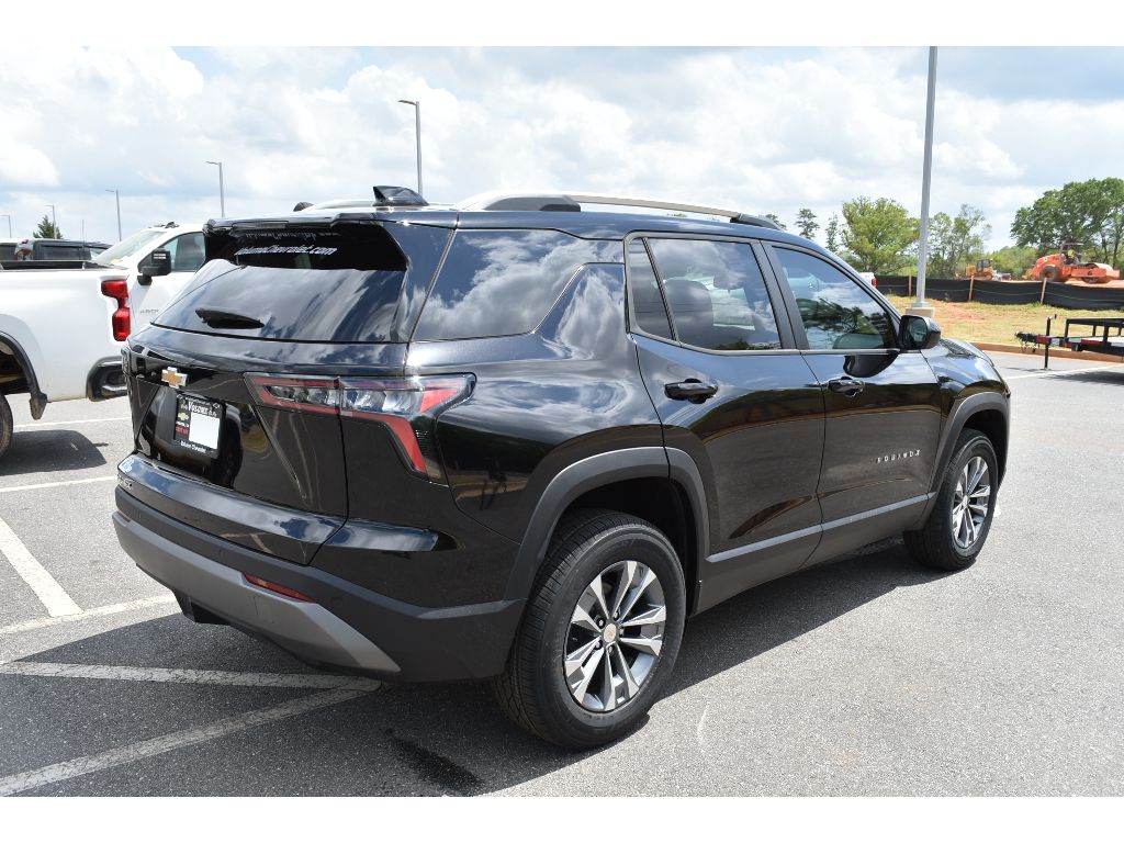 2025 Chevrolet Equinox LT photo 4