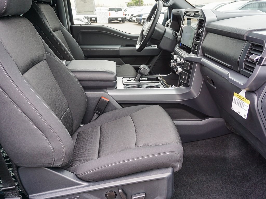 2025 Ford F-150 XLT photo 12