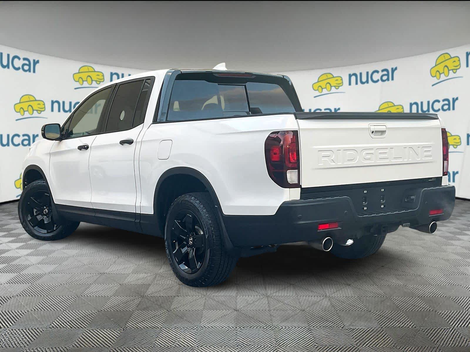 2024 Honda Ridgeline Black Edition photo 2