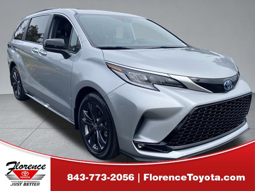 2024 Toyota Sienna XSE's photo
