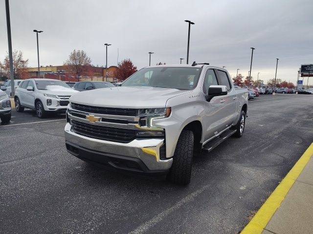 2022 Chevrolet Silverado 1500 LT photo 3