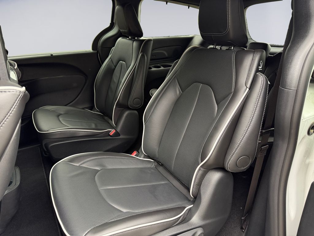 2024 Chrysler Pacifica Hybrid S Appearance photo 16