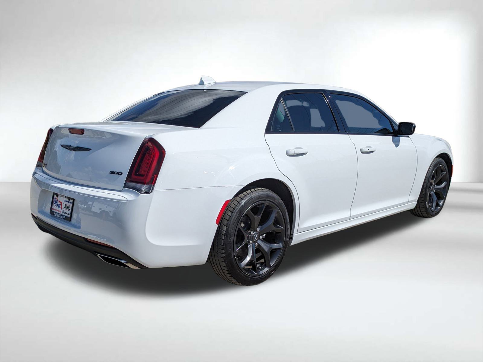 2022 Chrysler 300 Touring photo 4