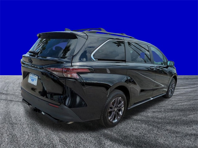 2024 Toyota Sienna Woodland Edition photo 3