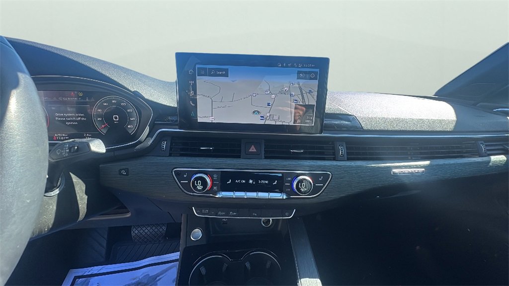 2023 Audi A4 Premium Plus 45 TFSI S line Quattro photo 9