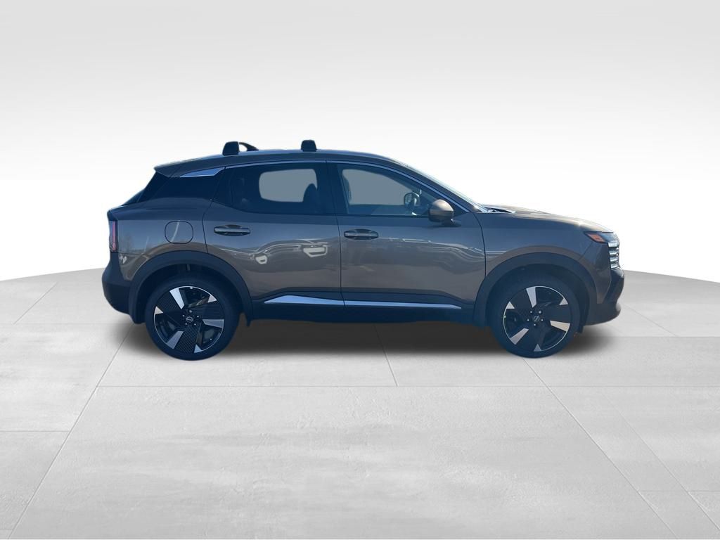 2025 Nissan Kicks SR photo 4
