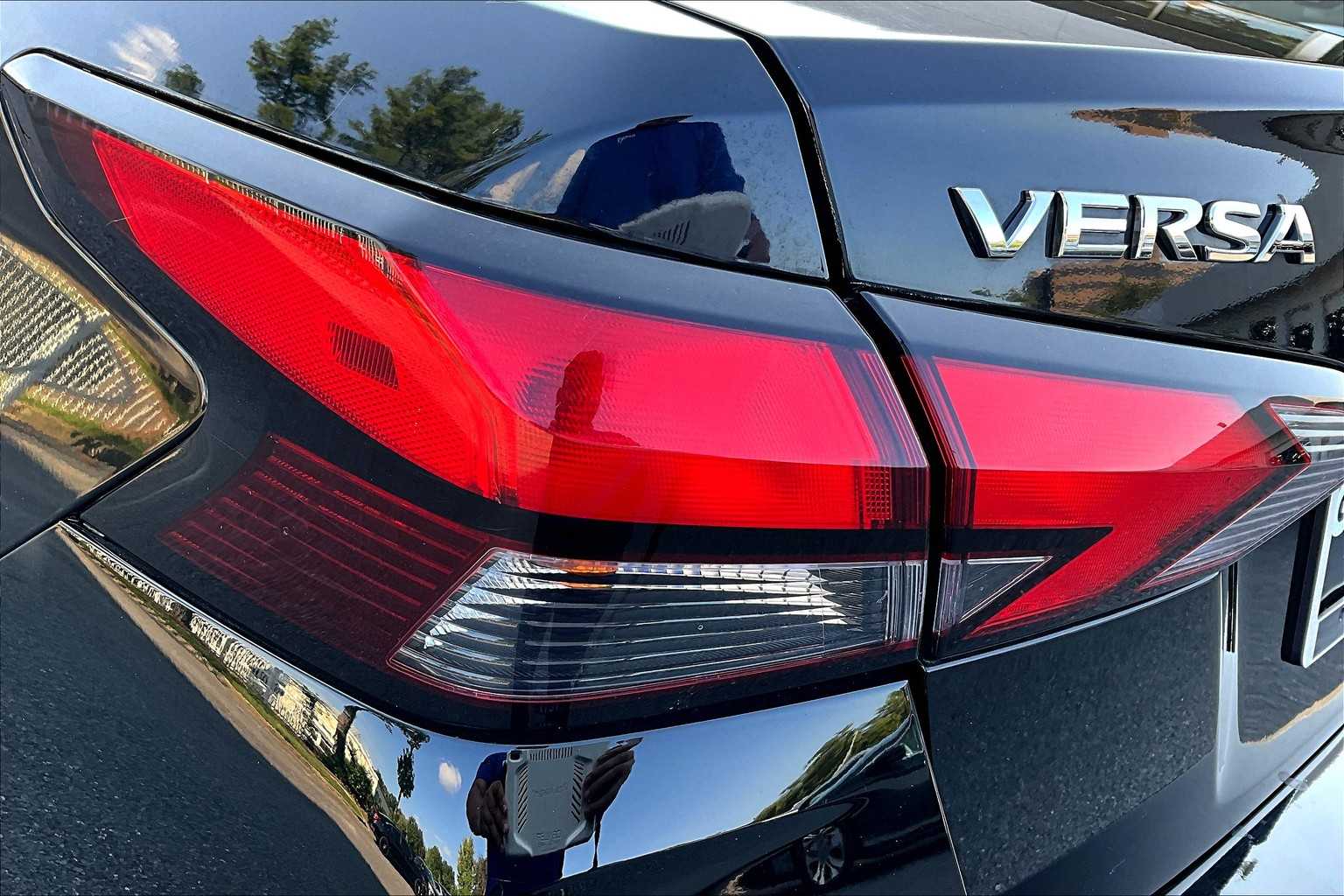 2021 Nissan Versa SV photo 27