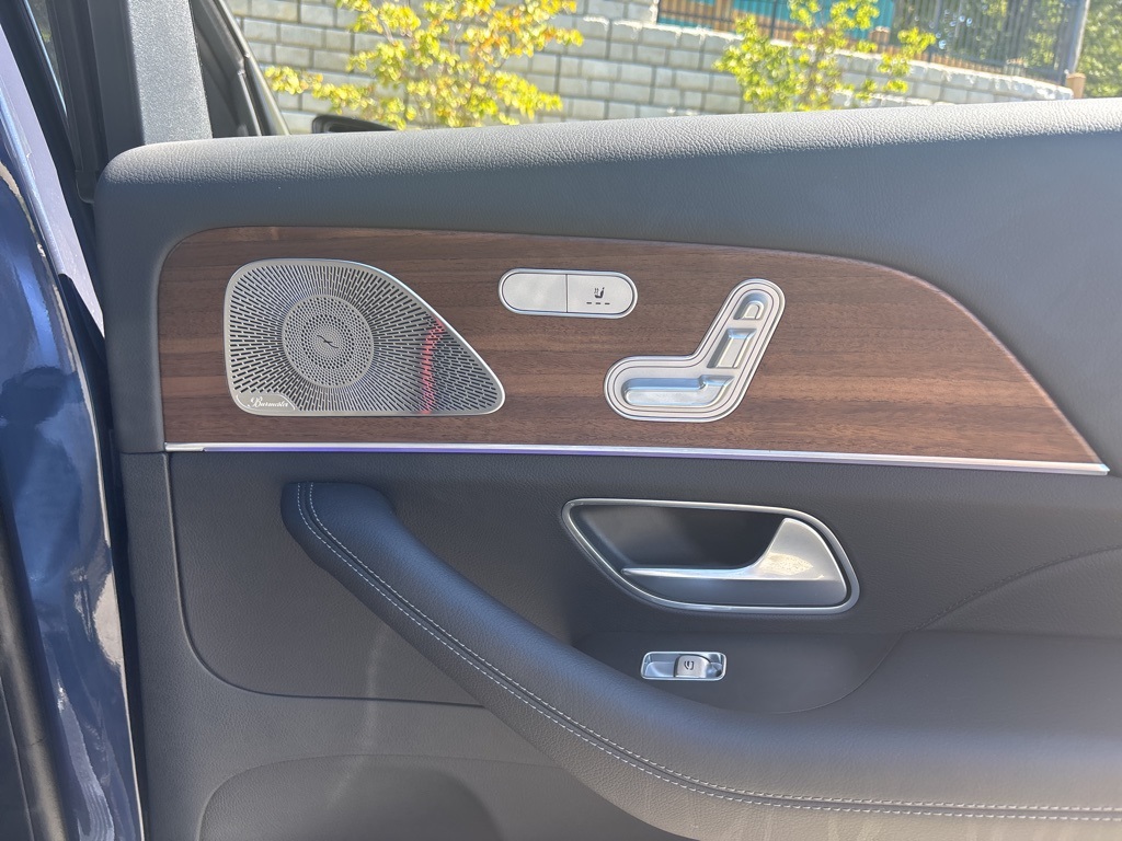 2025 Mercedes Benz GLS 450 4MATIC photo 13