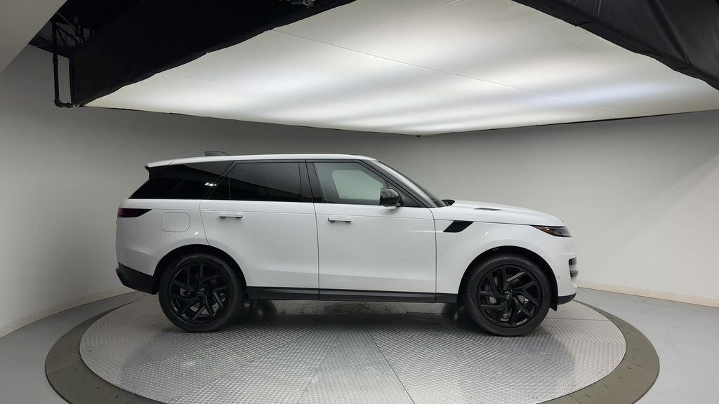 2023 Land Rover Range Rover Sport SE photo 9