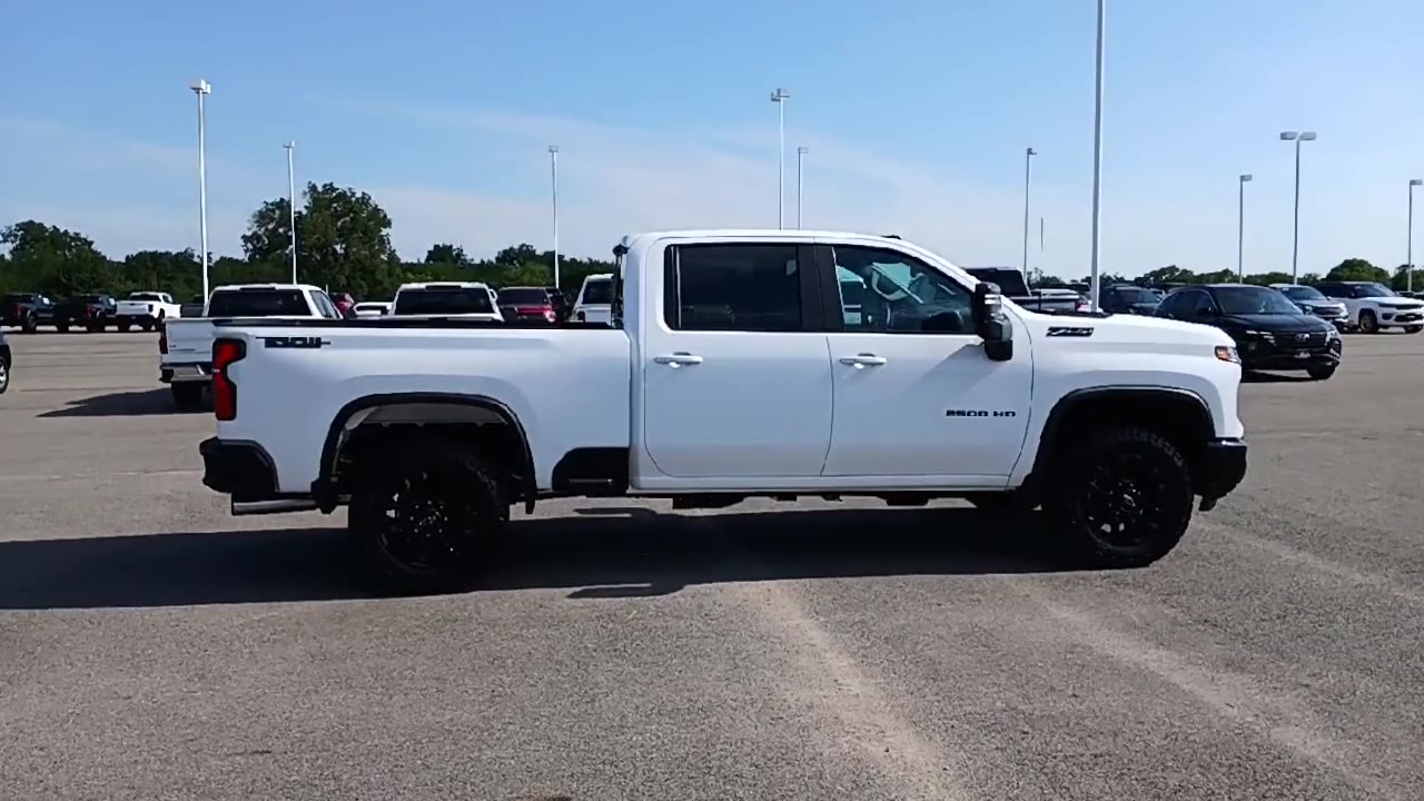 2025 Chevrolet Silverado 2500HD LT photo 9