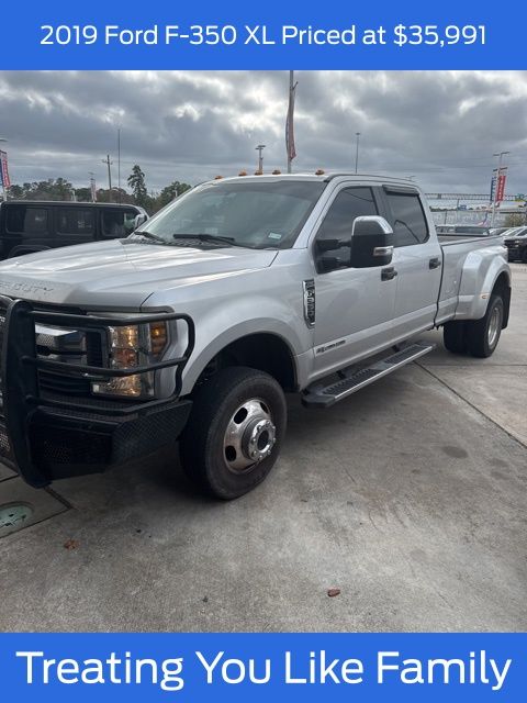 2019 Ford F-350 Super Duty XL's photo