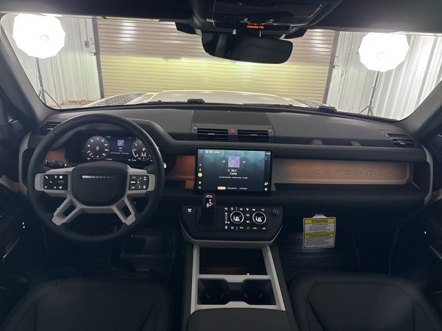 2025 Land Rover Defender 130 X-Dynamic SE photo 17