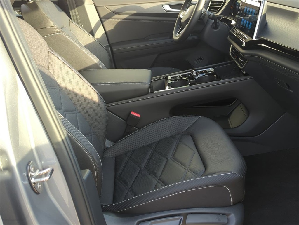 2025 Volkswagen Atlas Cross Sport SE Technology photo 18