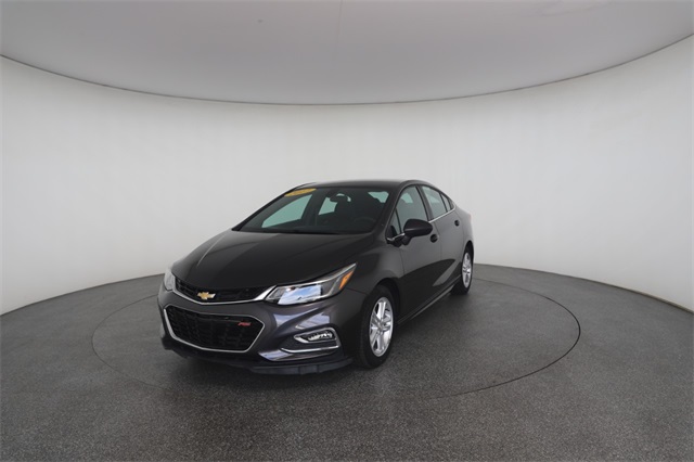 2017 Chevrolet Cruze LT photo 2