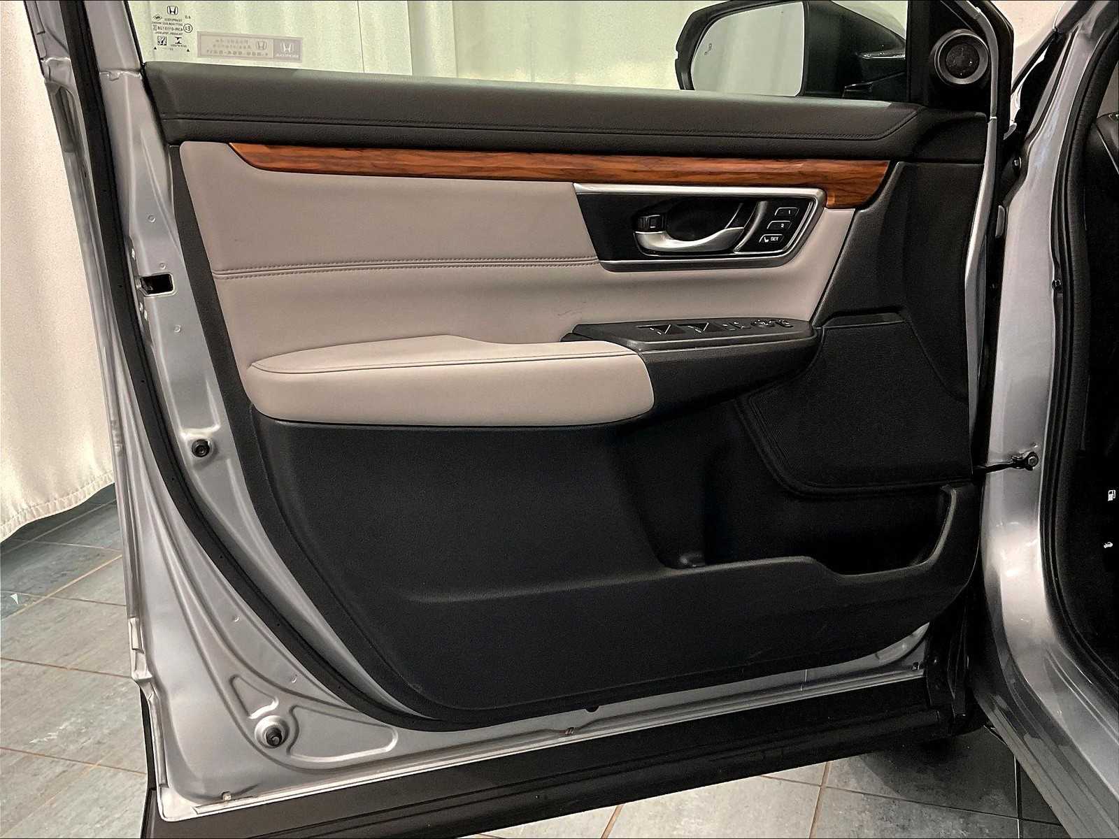 2022 Honda CR-V Hybrid EX-L photo 9