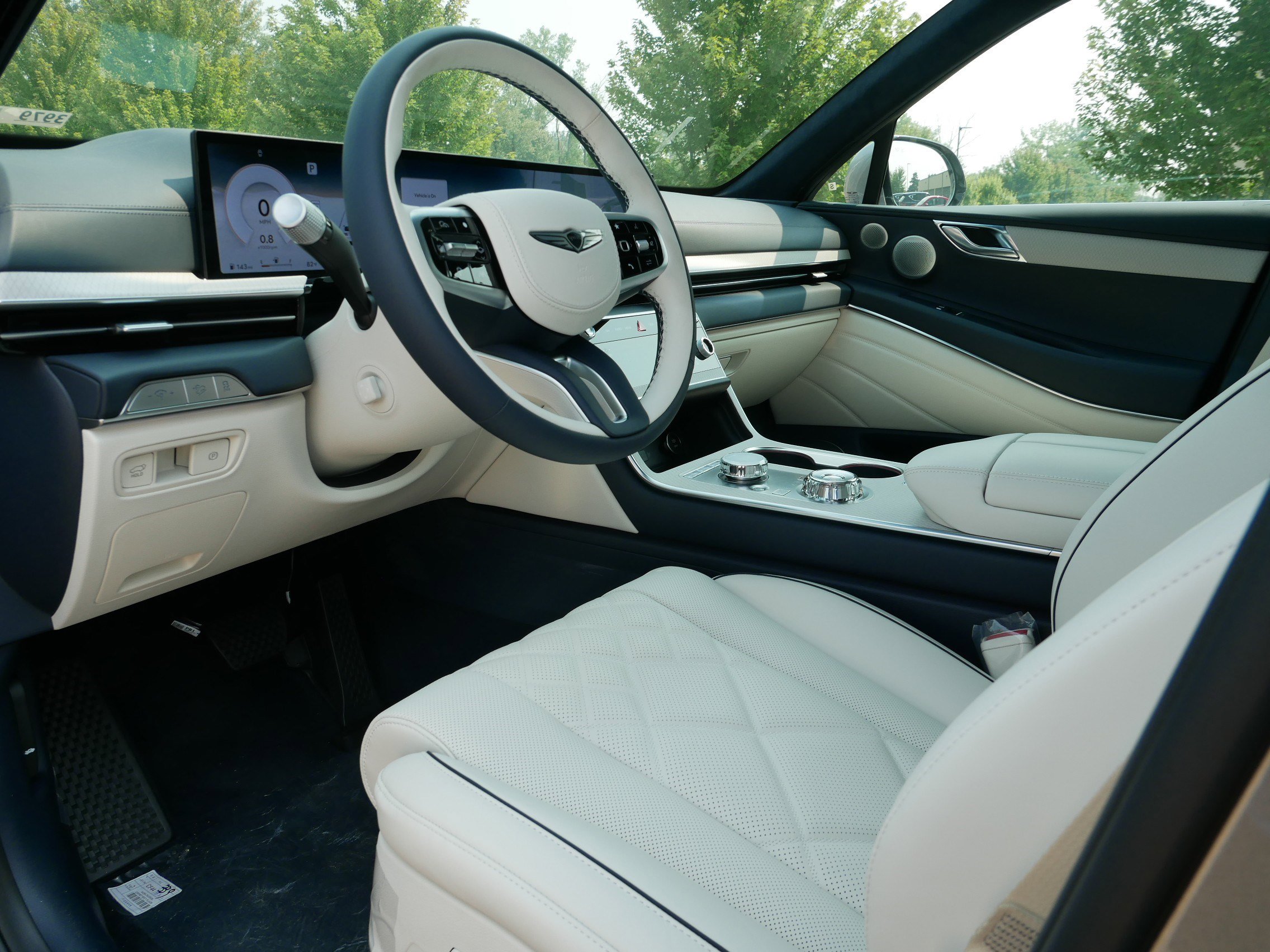 2025 Genesis GV80 Prestige AWD photo 4
