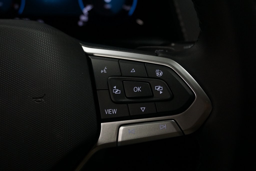 2025 Volkswagen Atlas Cross Sport SEL Premium R-Line photo 25