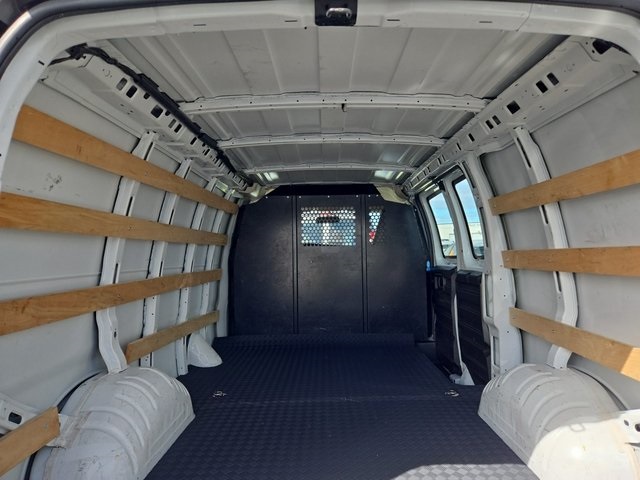 2023 Gmc Savana Cargo 2500 photo 3