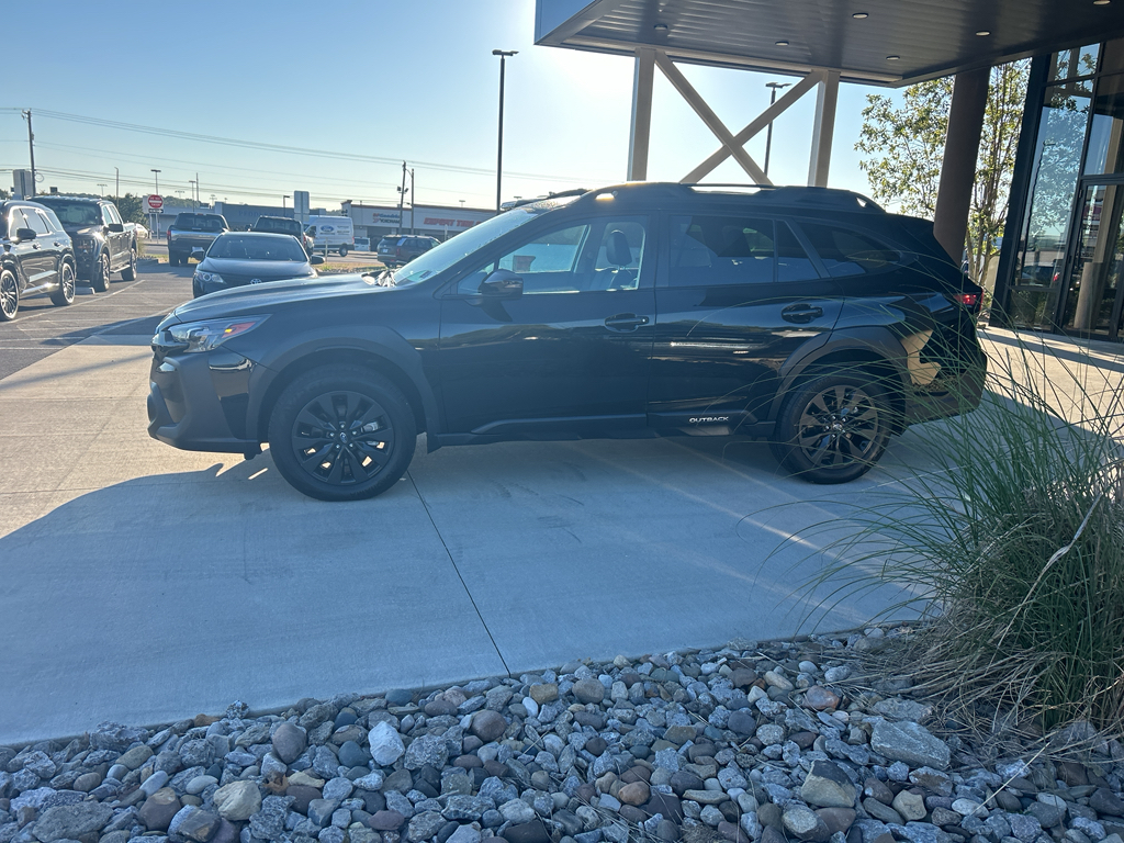 2023 Subaru Outback Onyx Edition photo 2