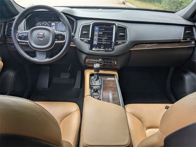 2016 Volvo XC90 T6 Momentum photo 23