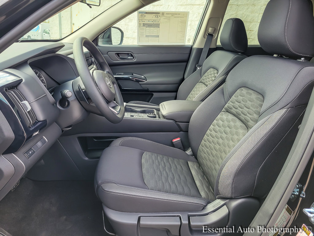 2025 Nissan Pathfinder S photo 8