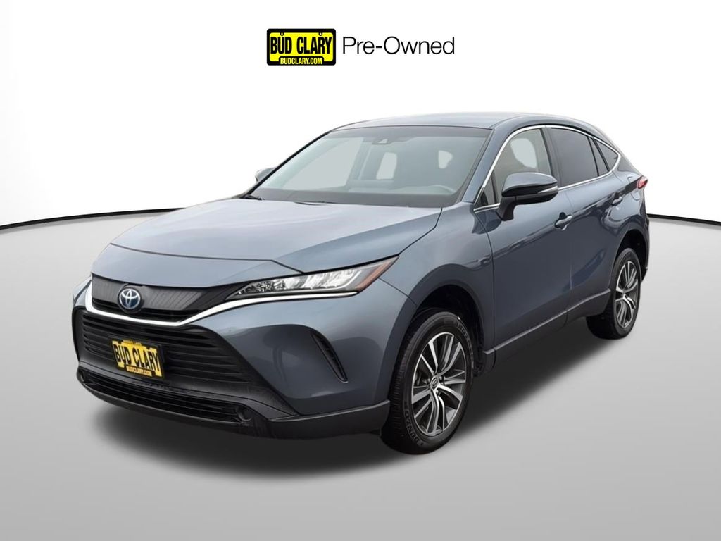 2022 Toyota Venza LE's photo