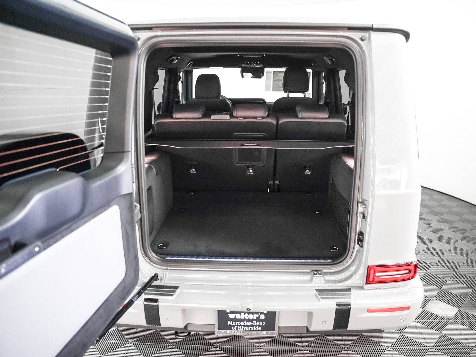 2025 Mercedes Benz G photo 9