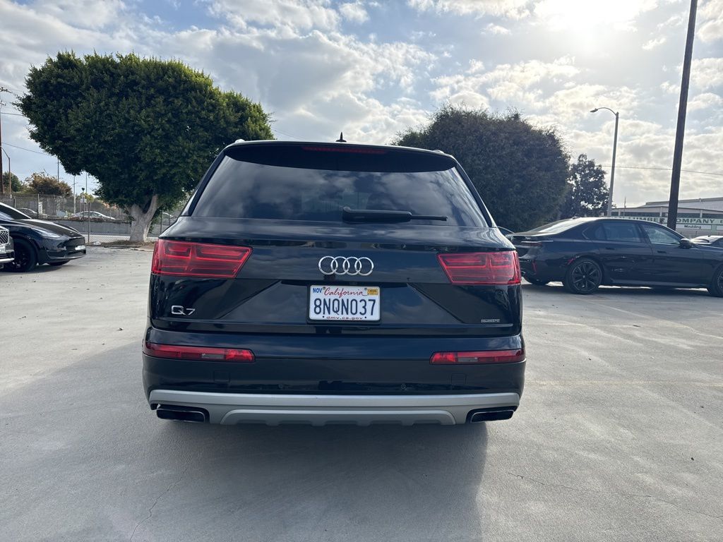 2019 Audi Q7 55 Prestige photo 2