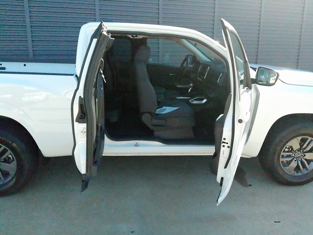 2025 Nissan Frontier SV photo 14