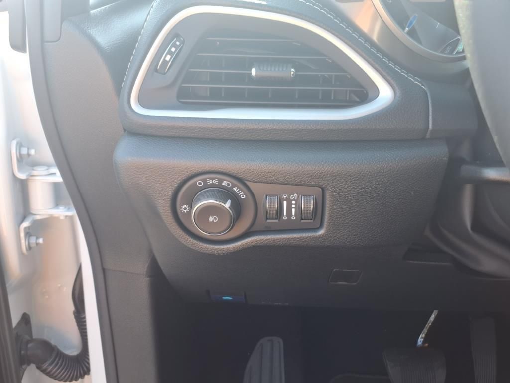 2026 Chrysler Pacifica photo 12