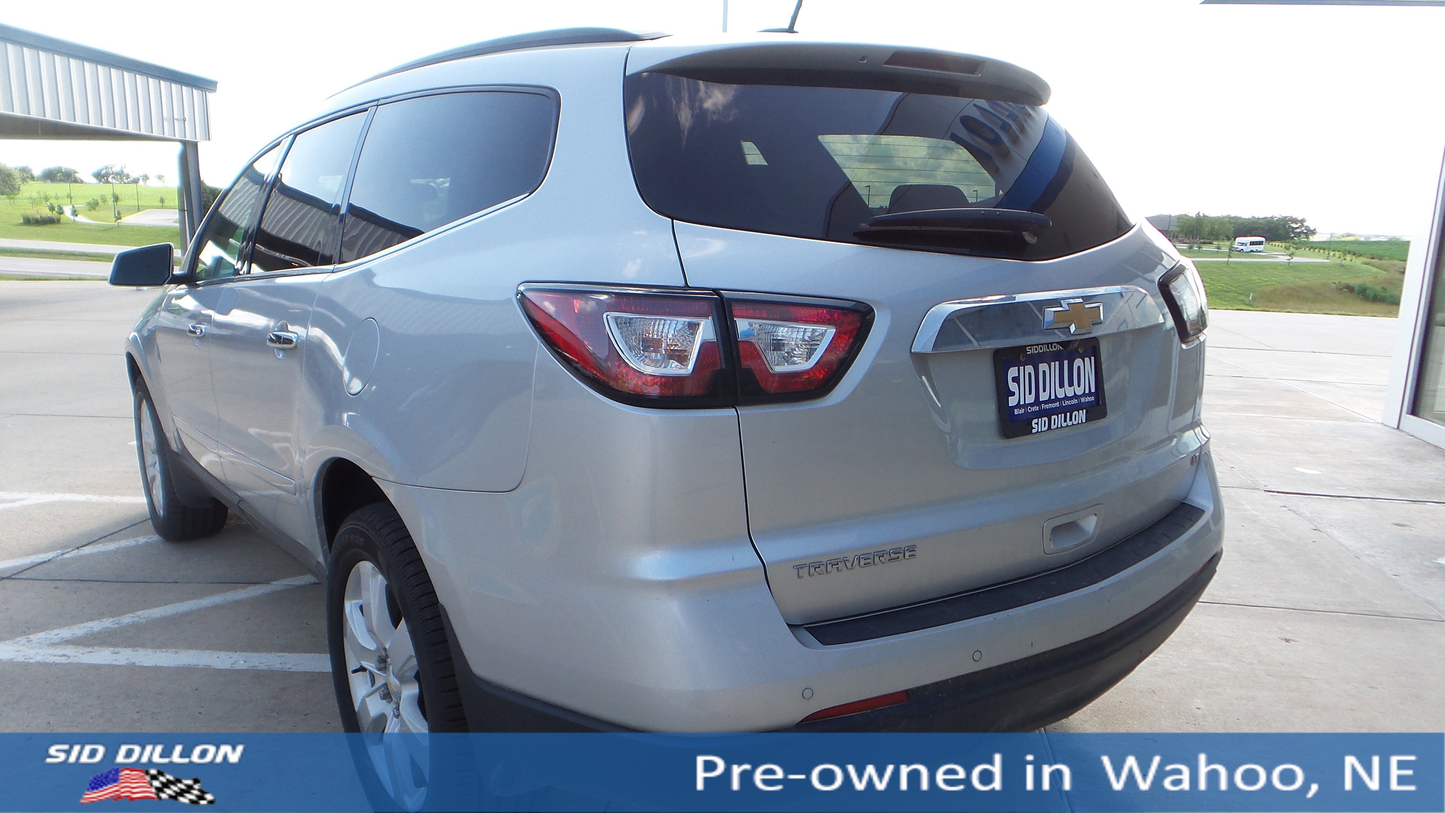 2017 Chevrolet Traverse 1LT photo 3