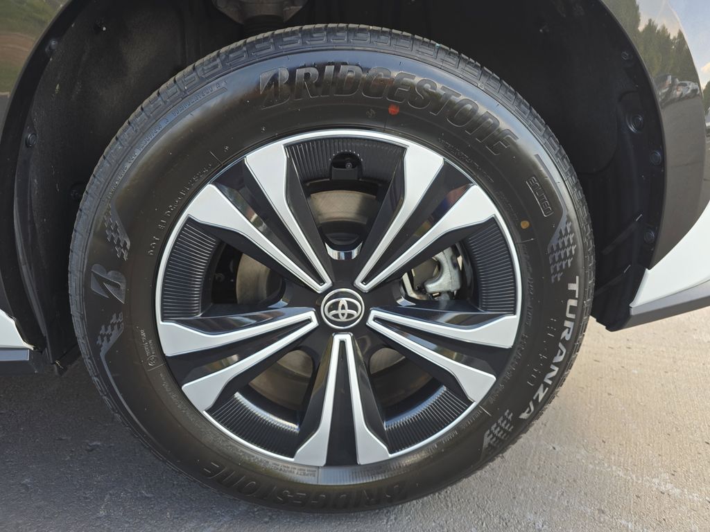 2024 Toyota bZ4X XLE photo 33
