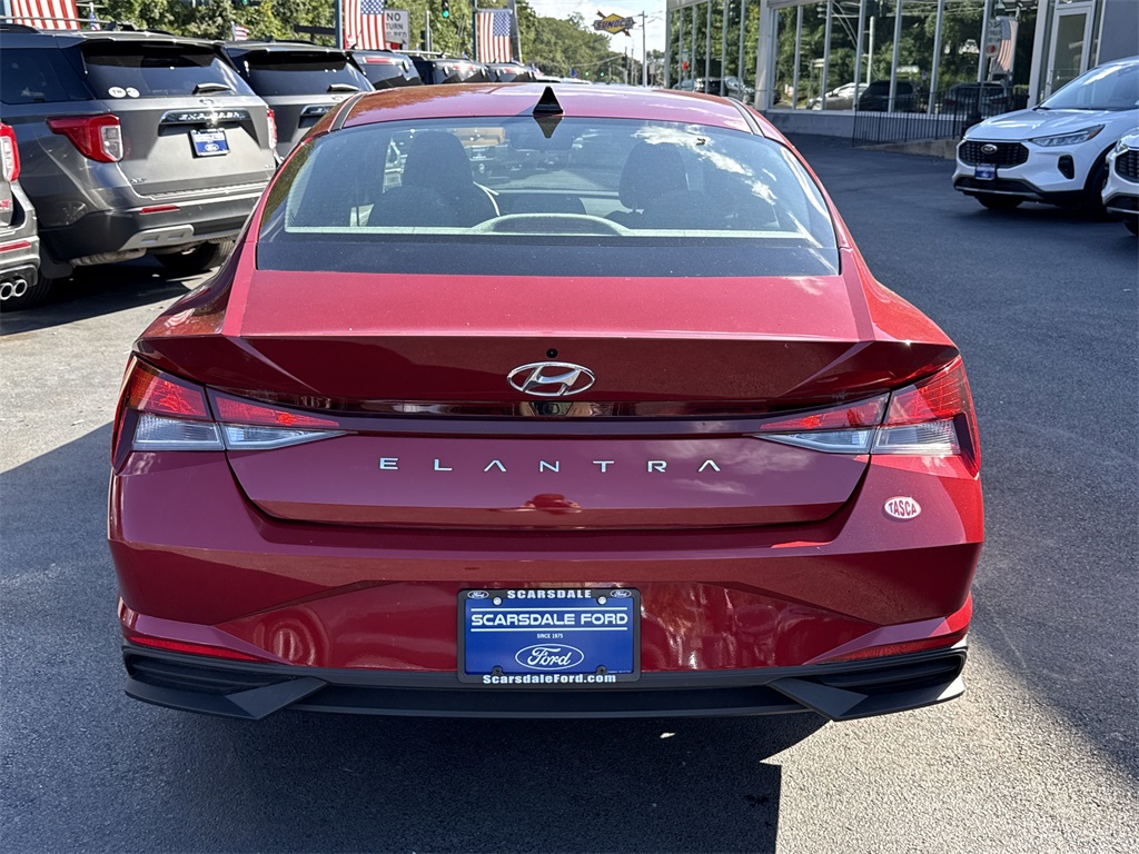 2023 Hyundai Elantra SEL photo 5