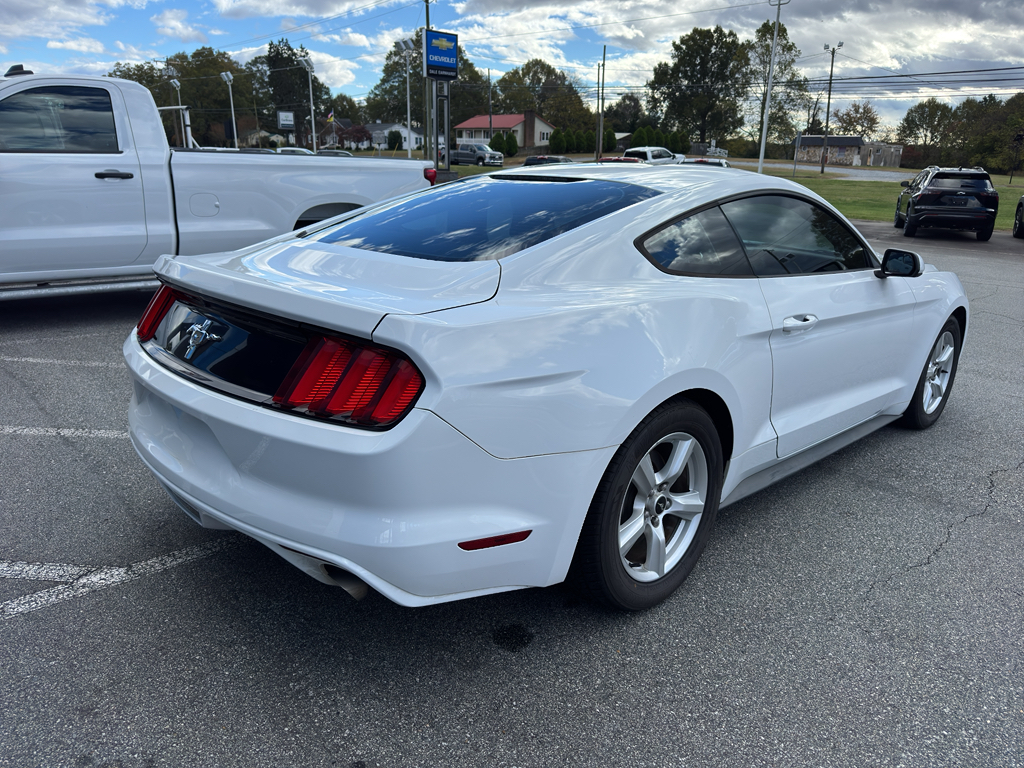 2017 Ford Mustang V6 photo 4