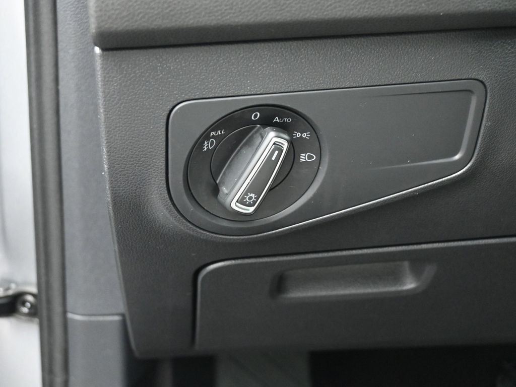 2019 Volkswagen Tiguan SEL photo 19