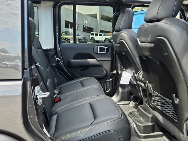 2025 Jeep Wrangler Sahara photo 8