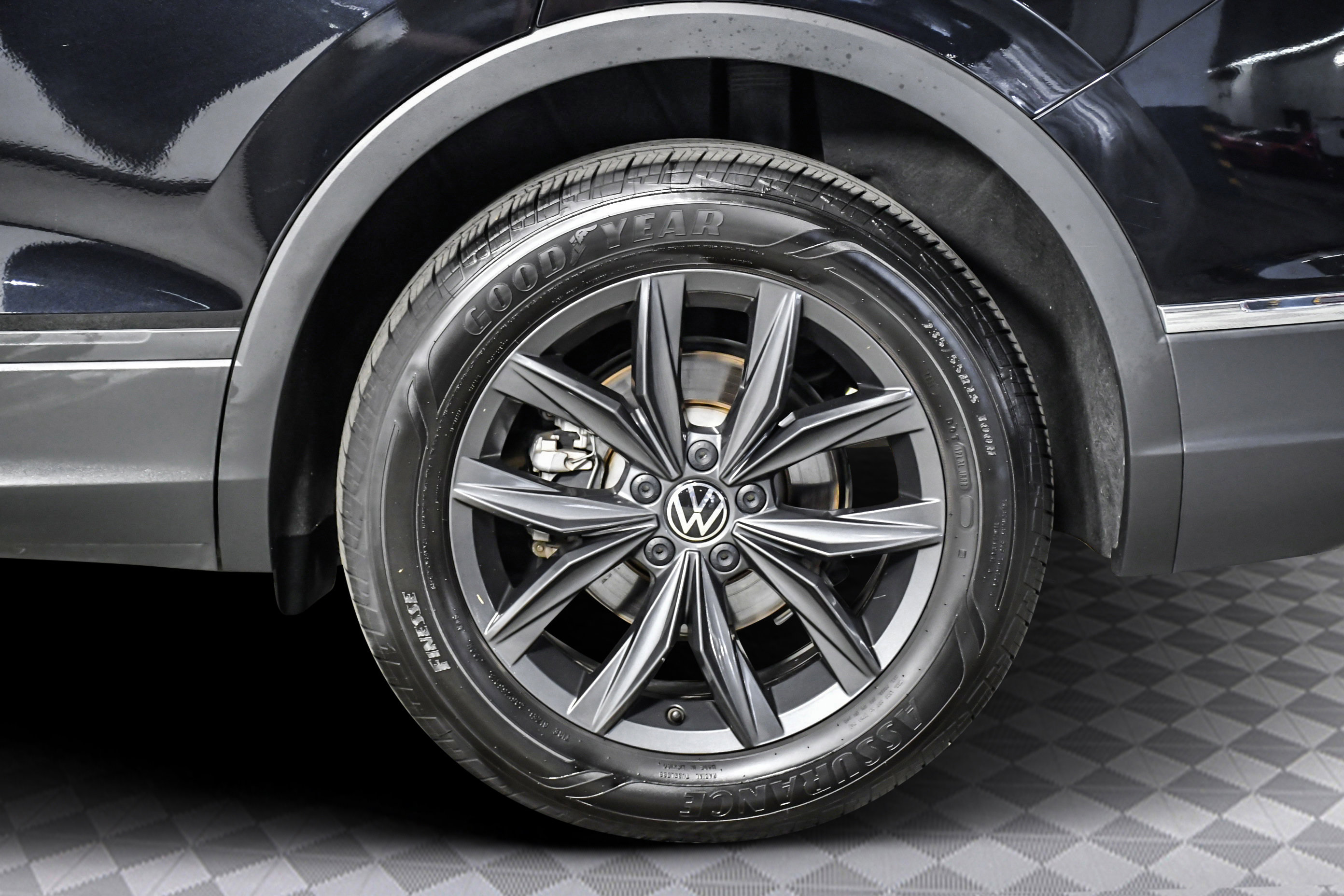 2024 Volkswagen Tiguan SE Wolfsburg Edition photo 33