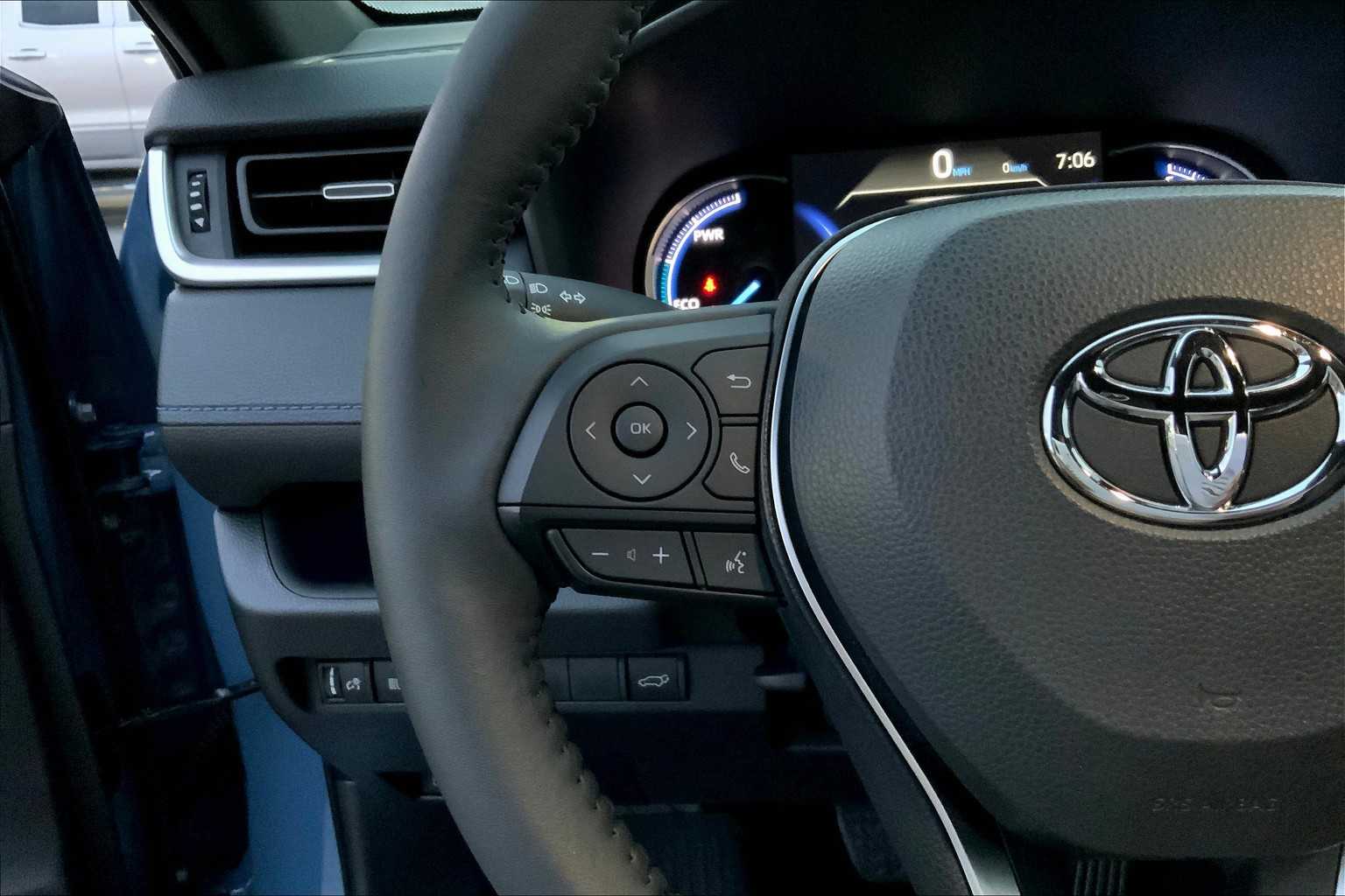 2025 Toyota RAV4 Hybrid XSE photo 23