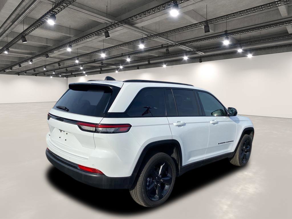 2023 Jeep Grand Cherokee Altitude photo 4