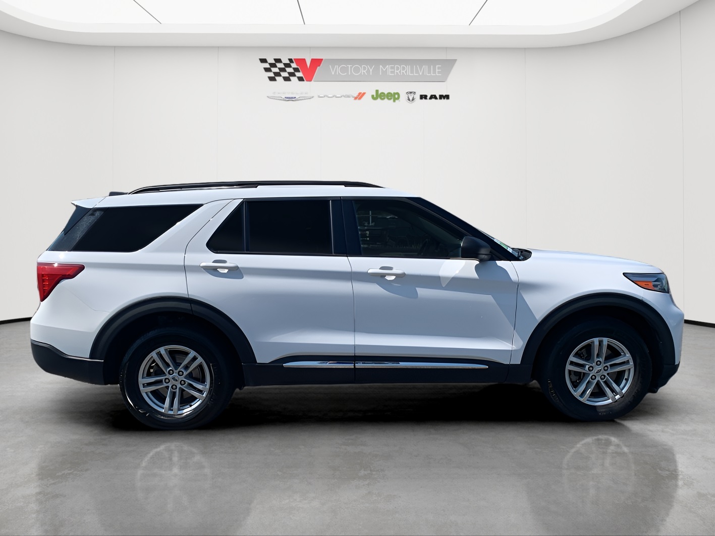2023 Ford Explorer XLT photo 4