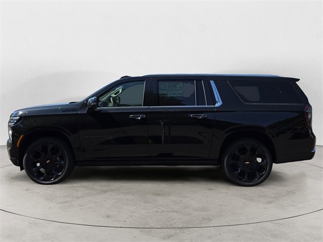 2025 Chevrolet Suburban High Country photo 2