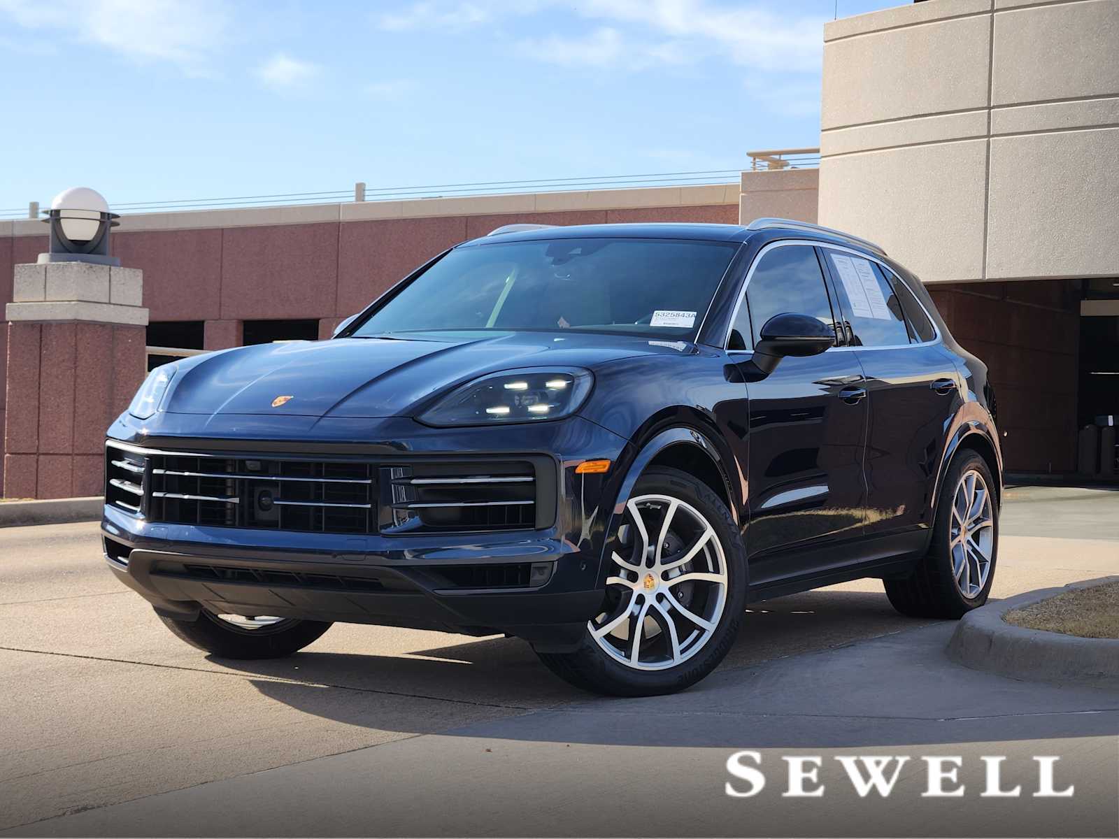 2024 Porsche Cayenne Base's photo
