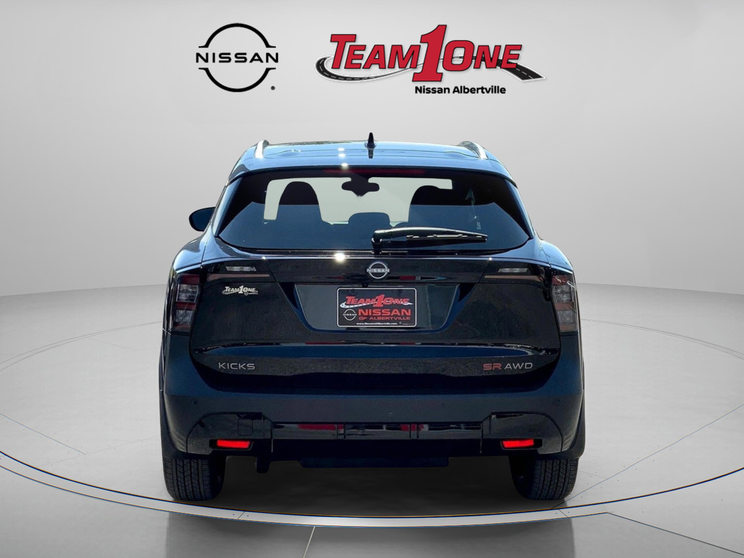 2025 Nissan Kicks SR photo 4
