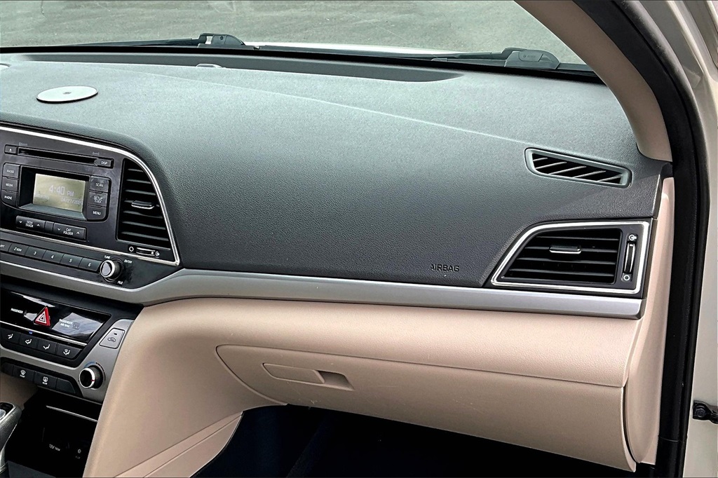 2017 Hyundai Elantra SE photo 12