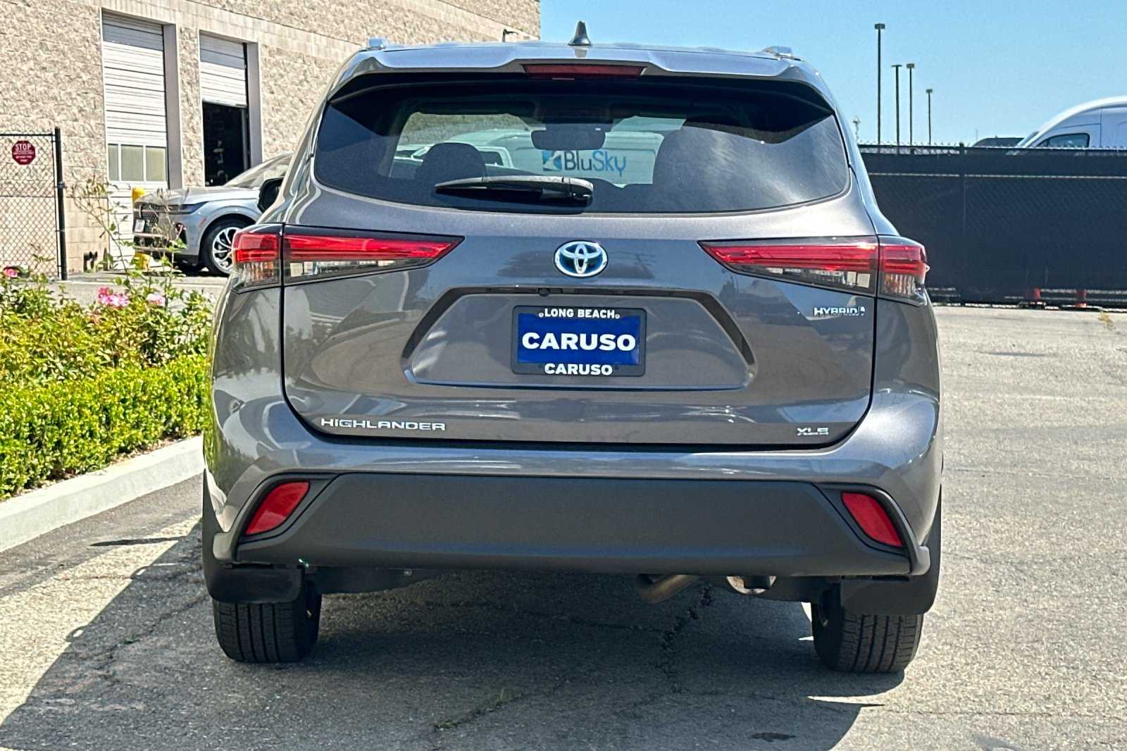 2021 Toyota Highlander Hybrid XLE Sport photo 4