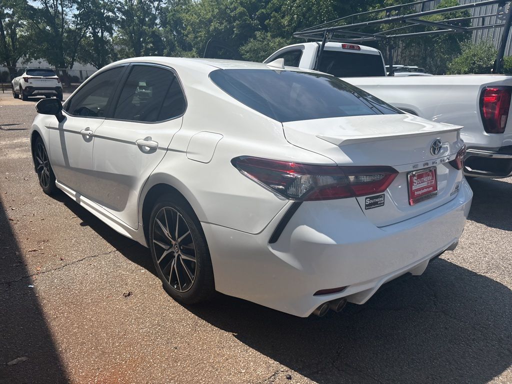2022 Toyota Camry Hybrid SE photo 3