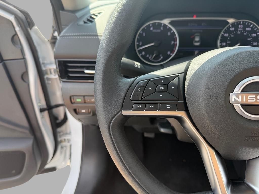 2025 Nissan Sentra SV photo 10
