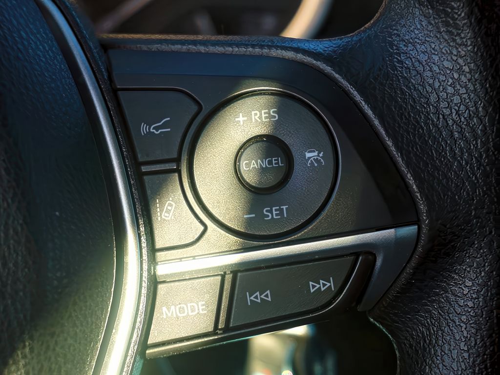 2022 Toyota Camry LE photo 12
